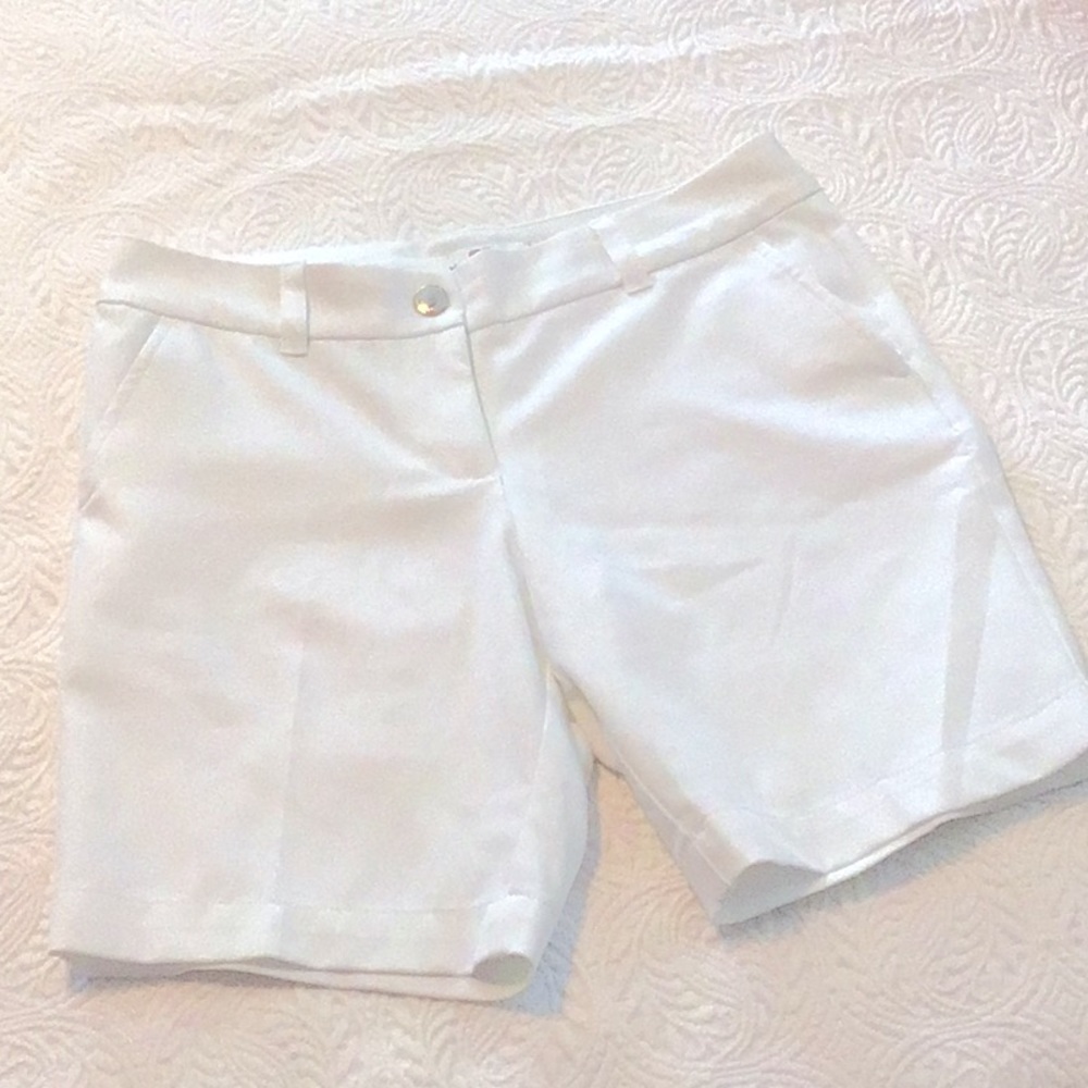 Vineyard Vines white polyester shorts